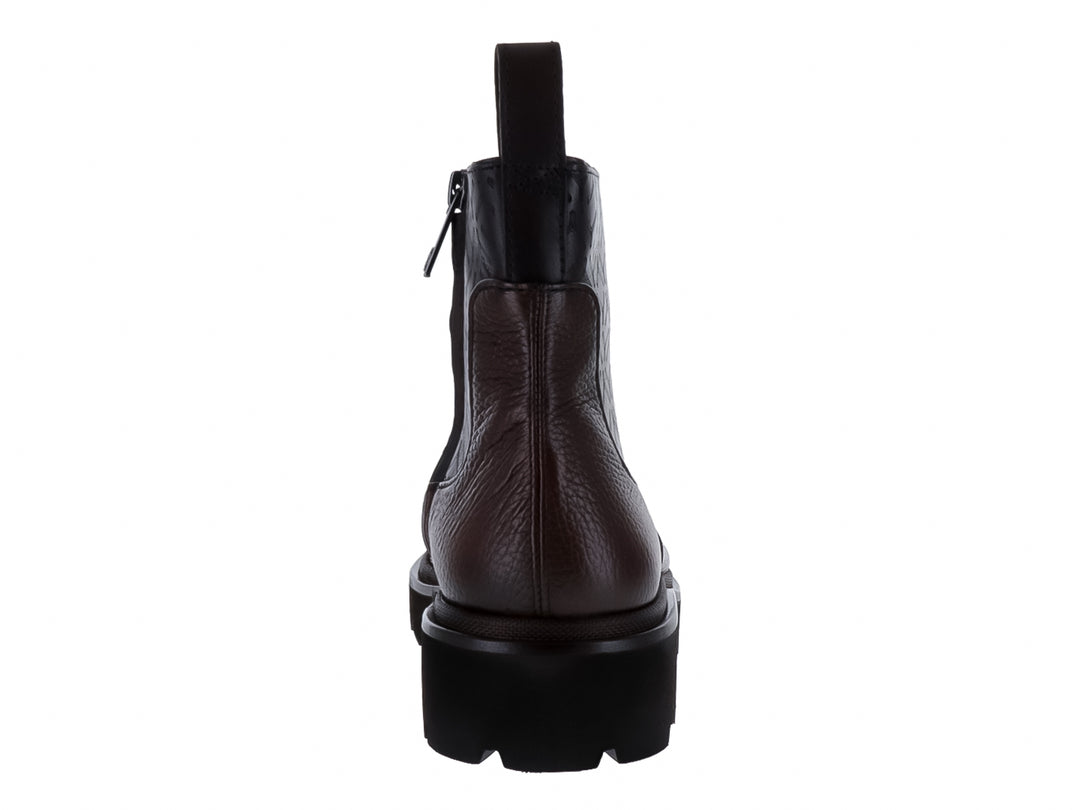 Bota de cuero color nuez con suela negra gruesa y dentada, diseño casual para Hombre.