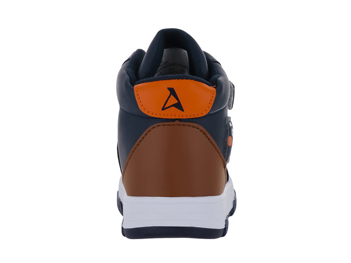 Tenis infantiles color azul marino con detalles en café, suela blanca y un parche decorativo de oso.