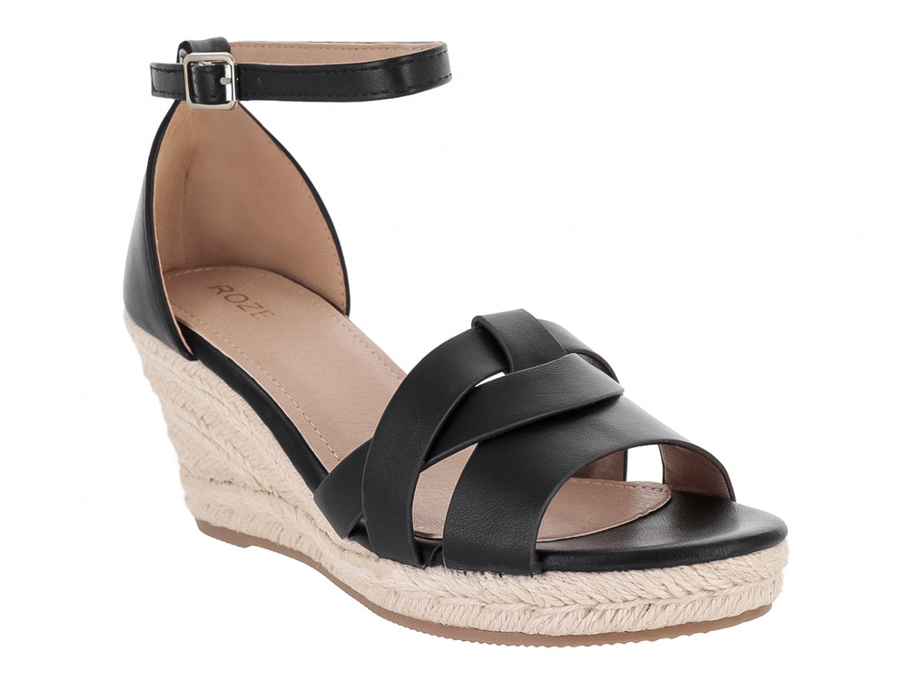 Sandalia de cuña color negro con suela de yute tejido y correa ajustable al tobillo.