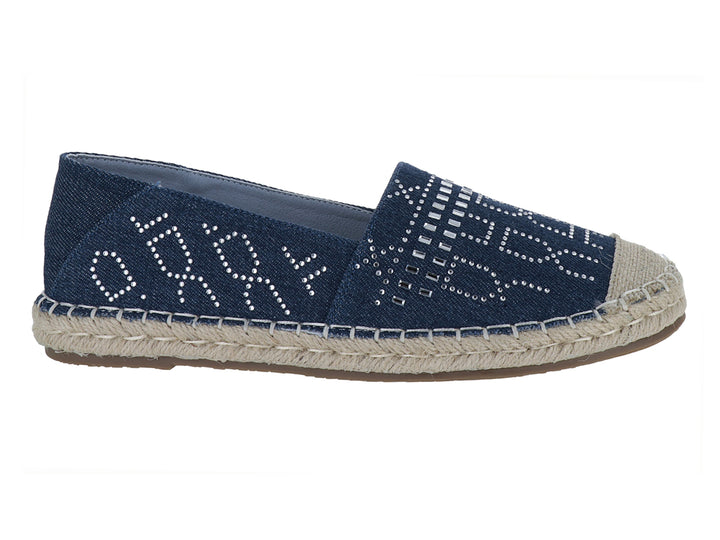Zapato tipo alpargata color azul marino con detalles brillantes y suela de yute beige.