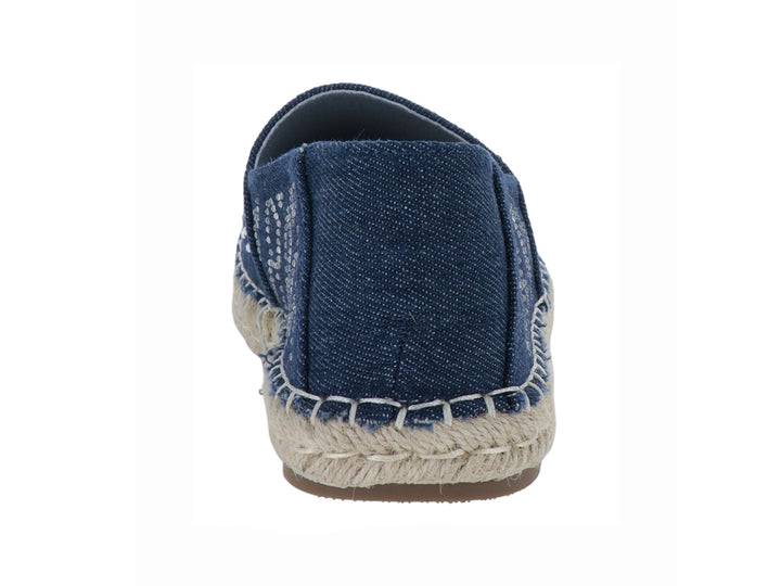 Zapato tipo alpargata color azul marino con detalles brillantes y suela de yute beige.