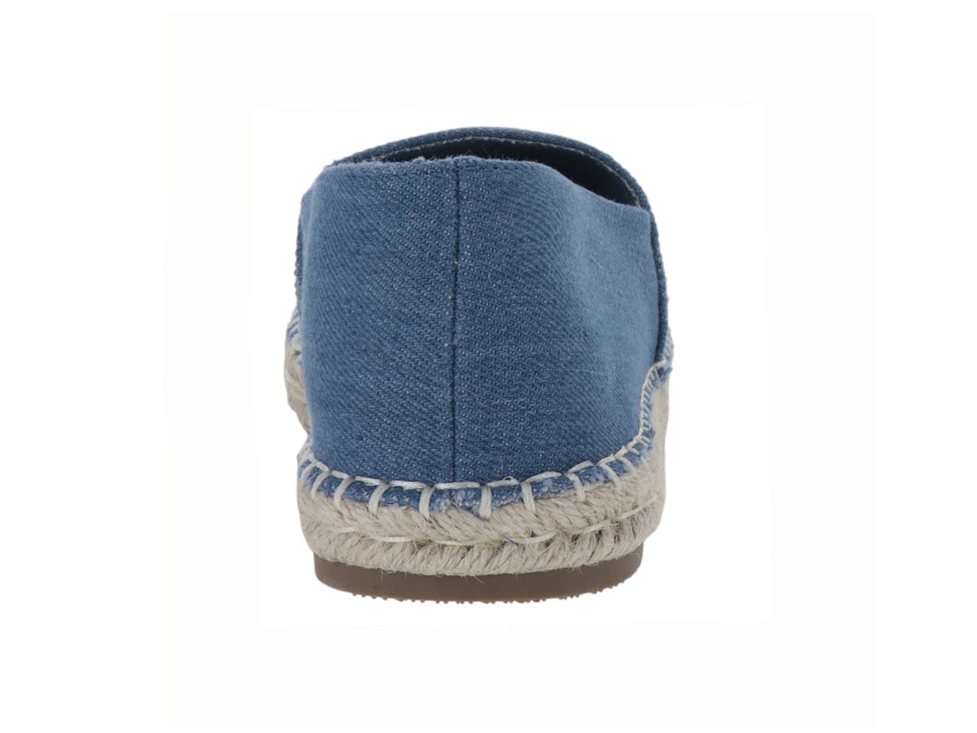 Zapato tipo alpargata color azul navy con suela de cuerda beige y detalles decorativos en la parte superior.
