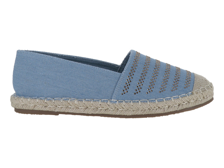 Zapato tipo alpargata color azul con suela de cuerda beige y detalles decorativos brillantes en la parte superior.