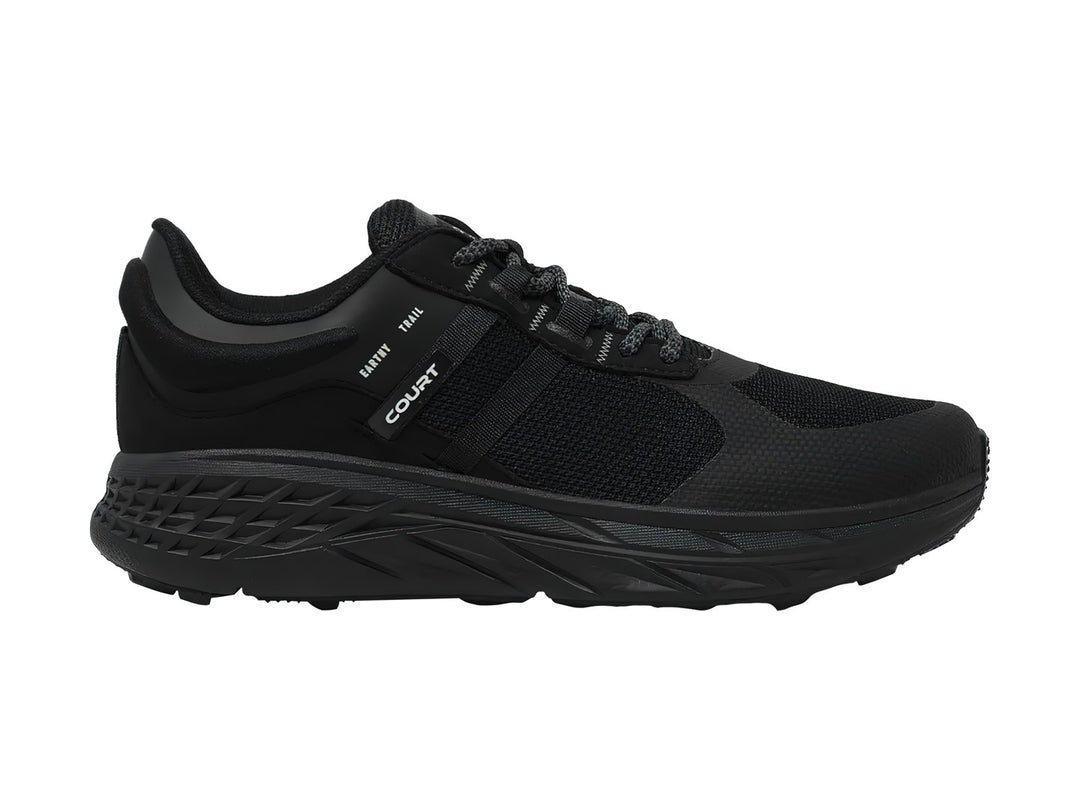 Zapato deportivo COURT modelo 7691 en color negro total para niños, con suela texturizada y agujetas.