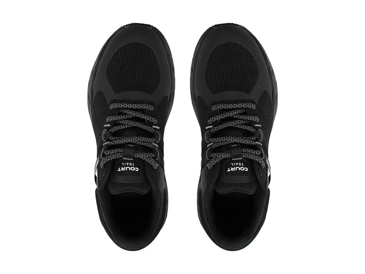 Zapato deportivo COURT modelo 7691 en color negro total para niños, con suela texturizada y agujetas.