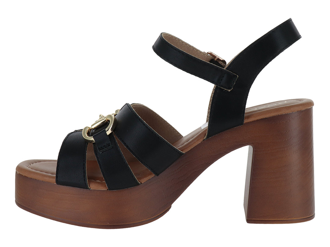 Sandalia negra de plataforma con tacón grueso color café y hebilla dorada decorativa.