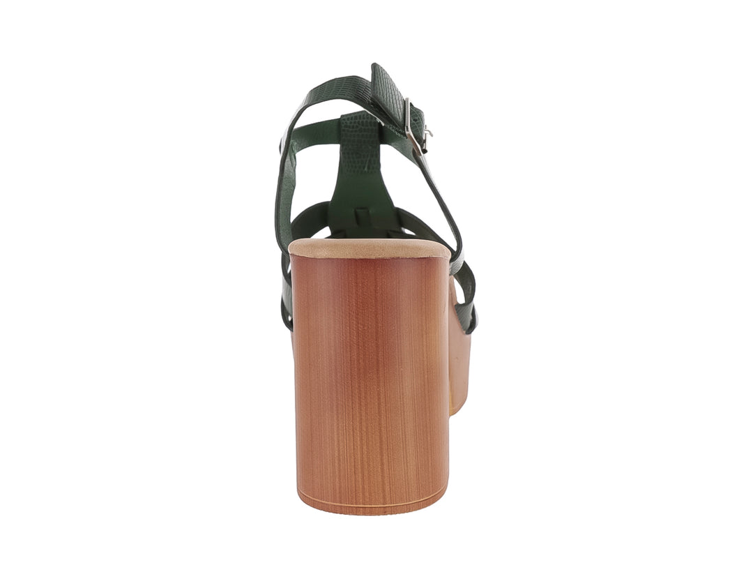 Sandalia verde de plataforma con tacón grueso color café y tiras frontales con textura de piel de cocodrilo.
