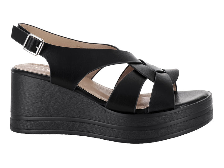 Sandalia de plataforma color negro con correas cruzadas y hebilla ajustable.