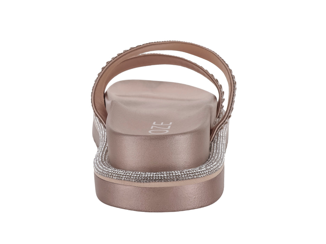 Sandalias color champagne con plataforma y detalles brillantes en las correas y la suela.