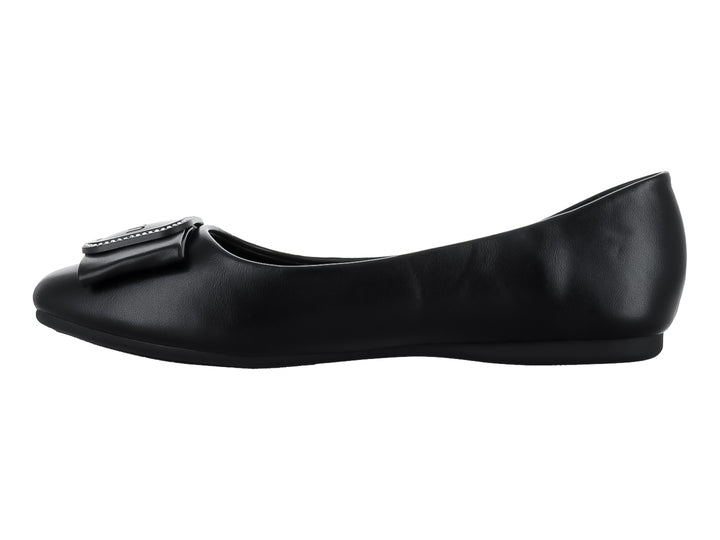 Zapato plano negro para mujer con detalle de moño decorativo en la parte frontal.