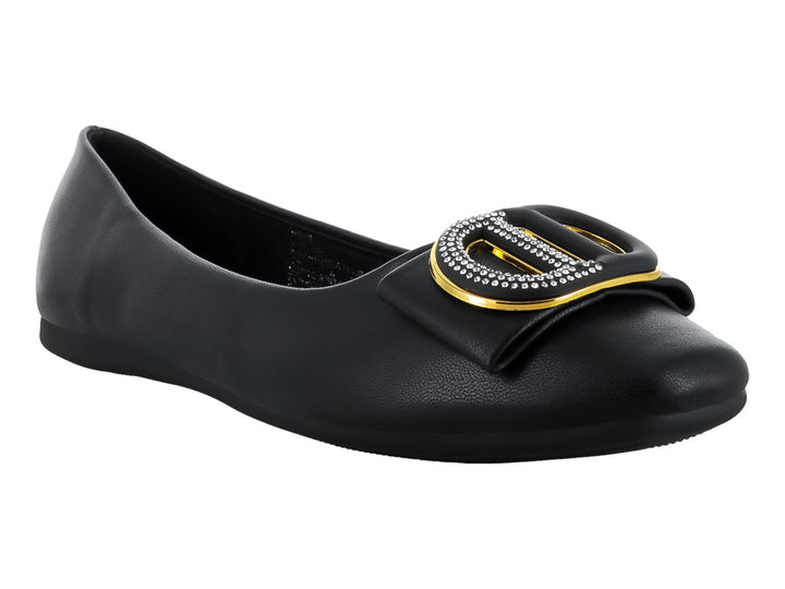 Zapato plano color negro con un adorno brillante en la punta.