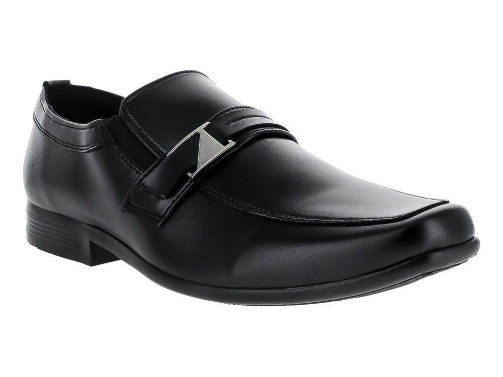 Zapato formal negro para hombre con hebilla plateada y acabado brillante.