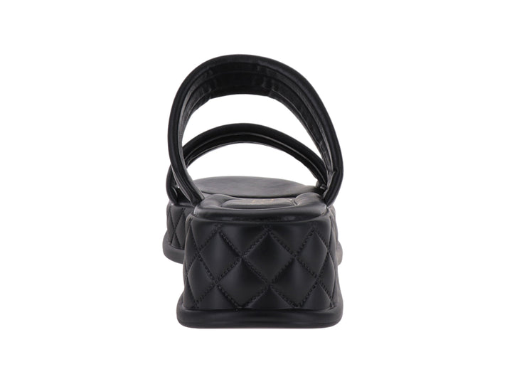 Sandalia de plataforma color negro con tiras acolchadas y suela con diseño capitonado.