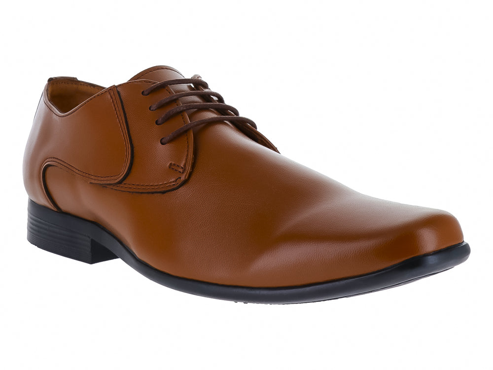 Zapato formal Oxford color café con agujetas y suela negra para hombre.