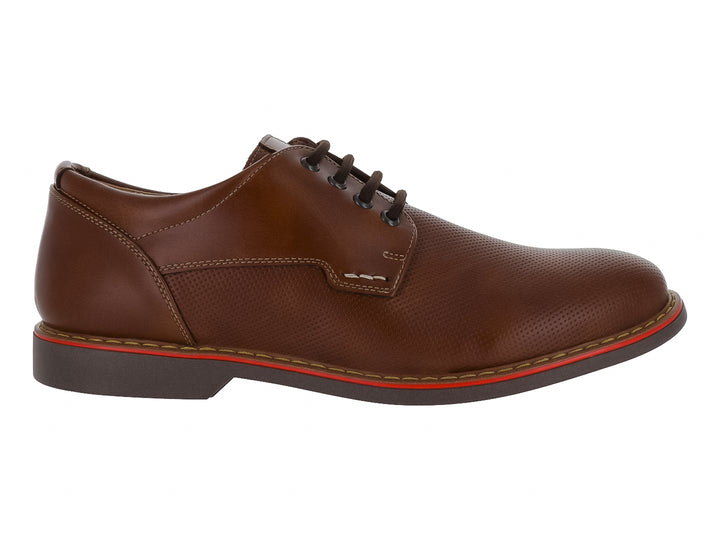 Zapato casual color cognac con agujetas y un detalle rojo en la suela.