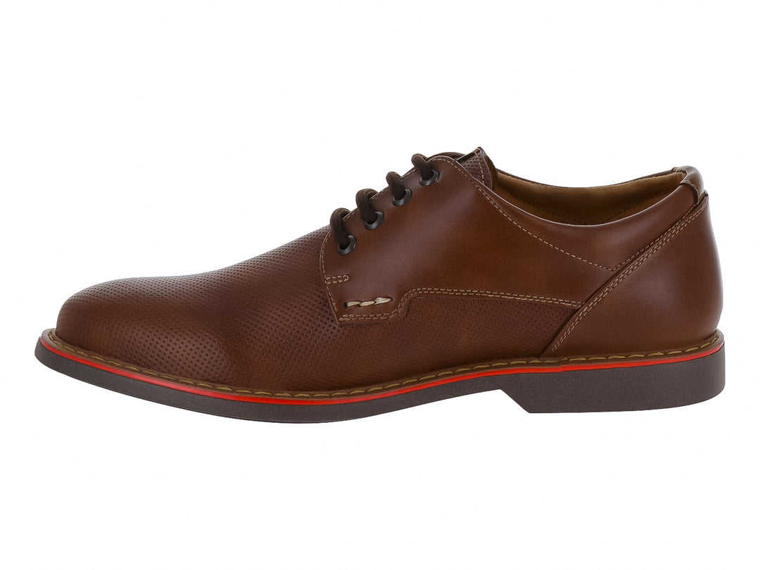 Zapato casual color cognac con agujetas y un detalle rojo en la suela.