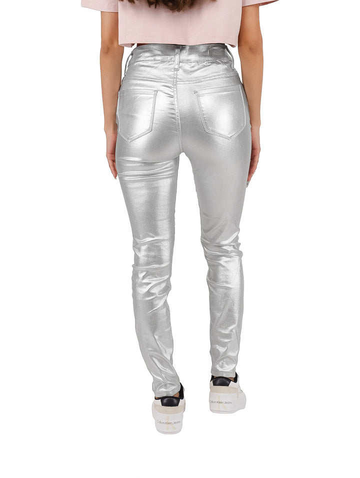 Pantalón skinny metálico color plata para mujer