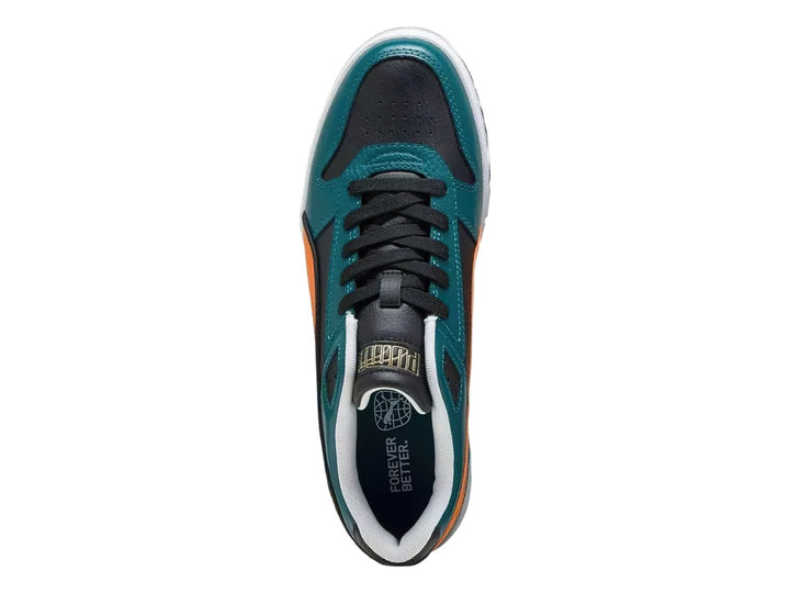 Tenis PUMA RBD Game Low en colores negro, verde malaquita y naranja con suela blanca.