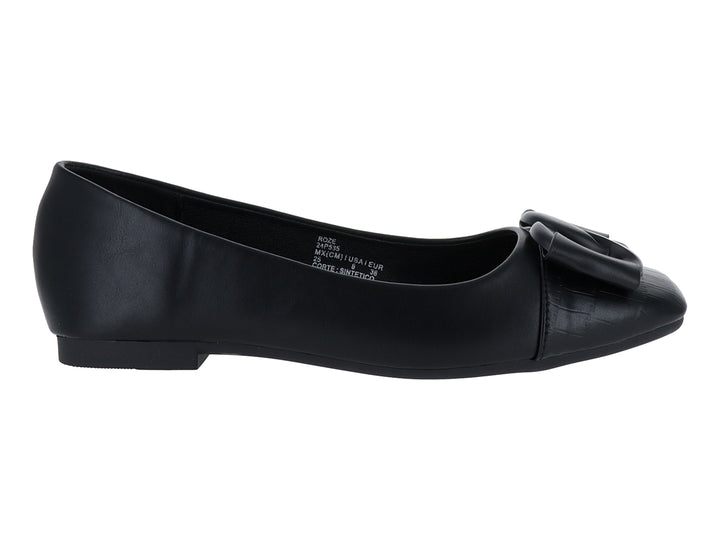 Zapato plano color negro para mujer con detalle de moño en la parte superior.