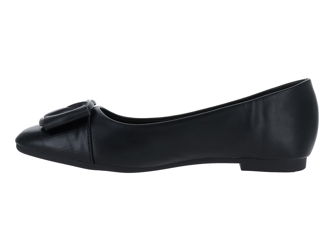 Zapato plano color negro para mujer con detalle de moño en la parte superior.