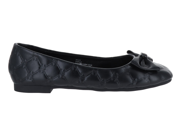 Zapato plano color negro para mujer con textura acolchada y detalle de moño en la parte frontal.