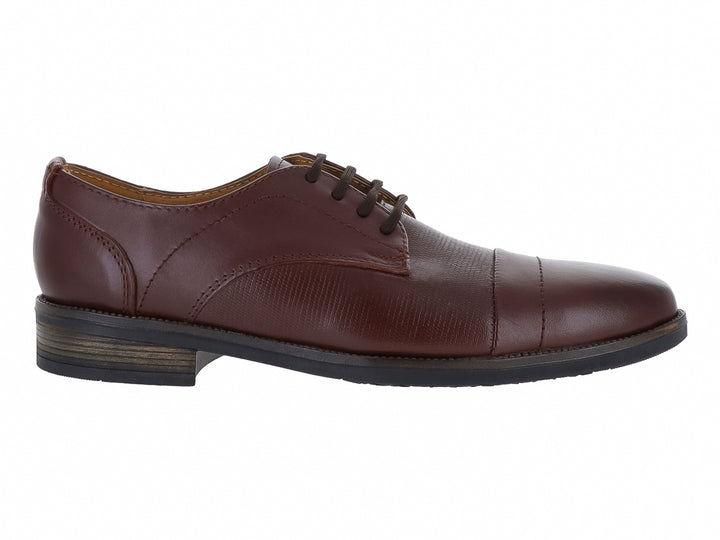 Zapato formal para hombre en color cognac con cordones y suela oscura.
