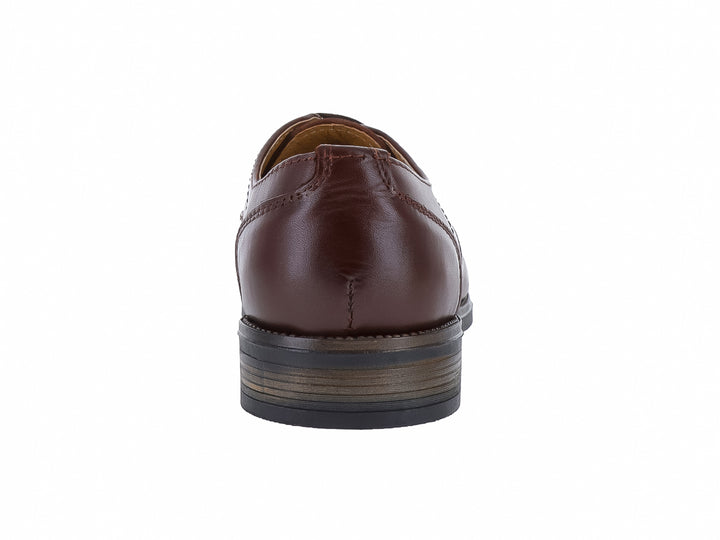 Zapato formal para hombre en color cognac con cordones y suela oscura.
