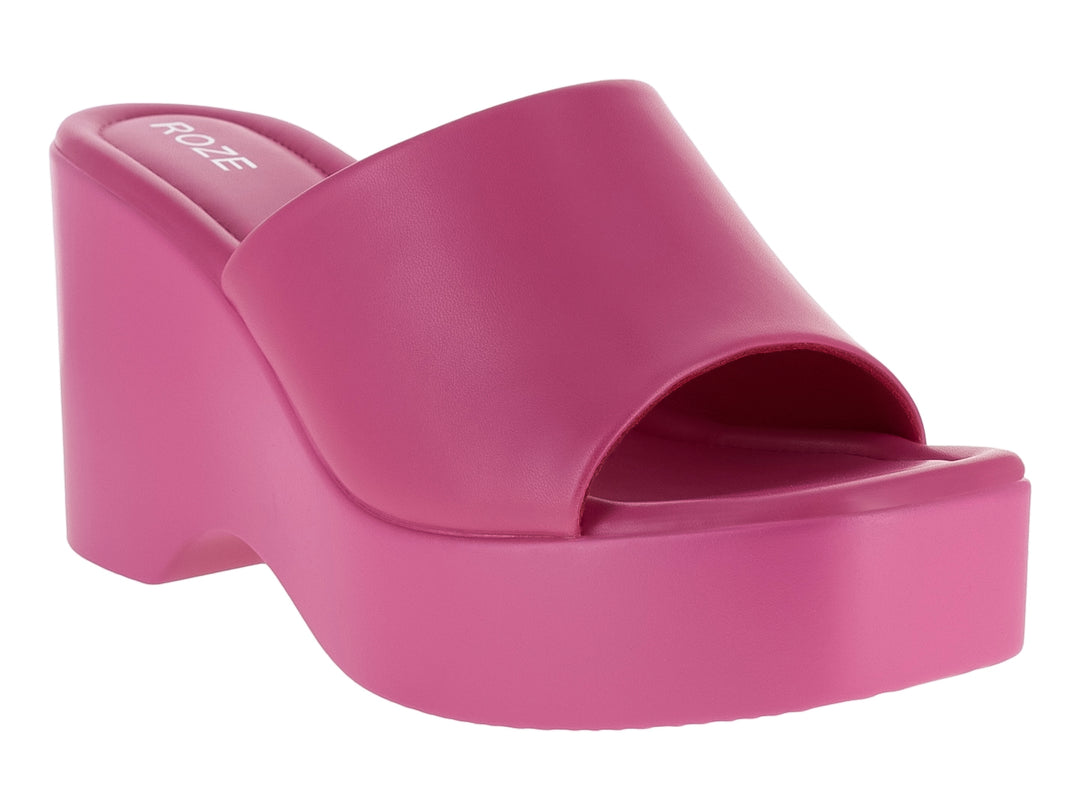 Sandalia de plataforma color fucsia con diseño slide y suela gruesa.