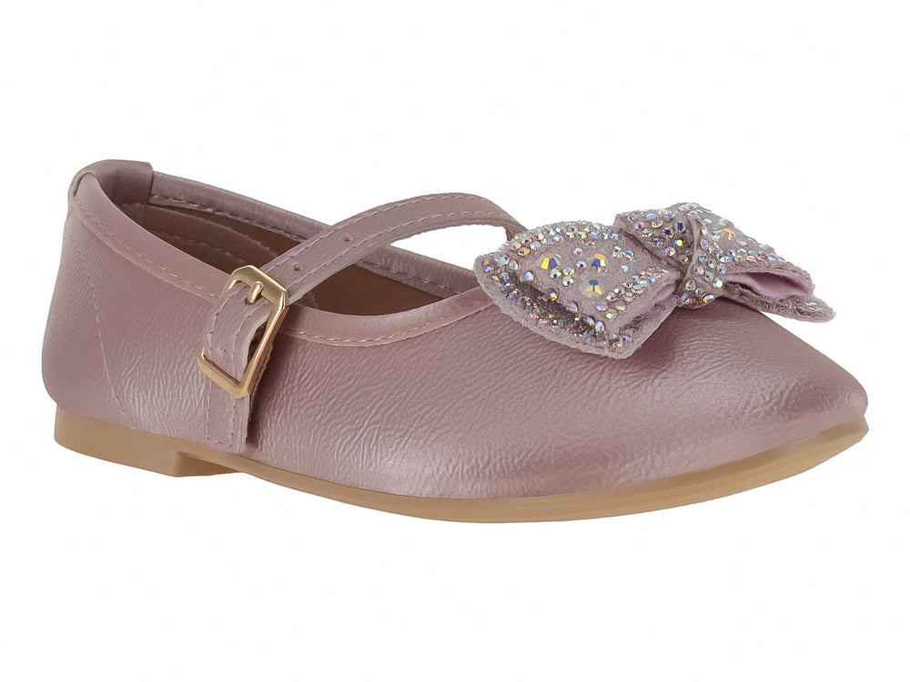 Zapato plano color frappe con correa y moño decorativo con detalles brillantes.
