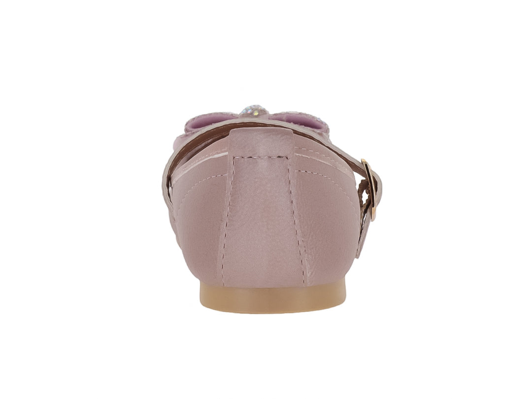 Zapato plano color frappe con correa y moño decorativo con detalles brillantes.