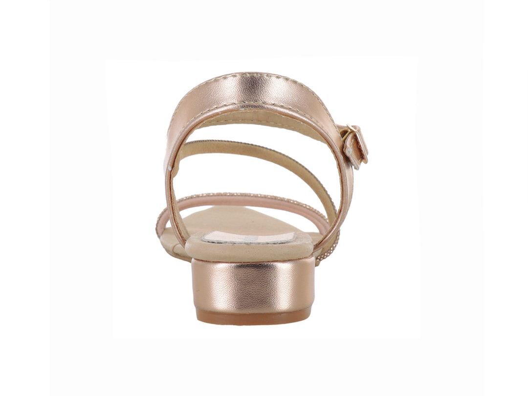 Sandalia para niña en color oro rosado metalizado con tacón bajo y correas cruzadas.