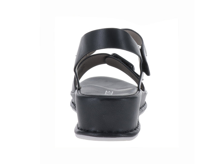 Sandalia de plataforma color negro con correa ajustable y hebilla para mujer.