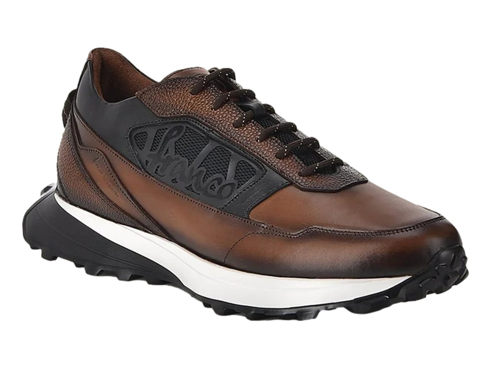 Zapato casual de cuero color almendra con detalles en negro y suela blanca y negra.
