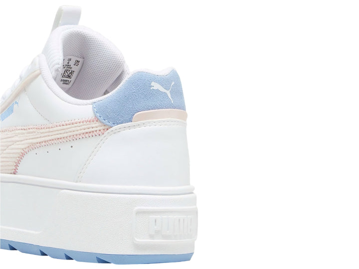 Tenis PUMA blancos con detalles en rosa y azul, suela de plataforma blanca y diseño deportivo para niños.