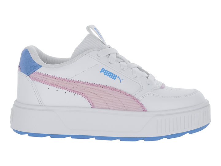 Tenis PUMA blancos con franja rosa de pana y suela azul de plataforma.