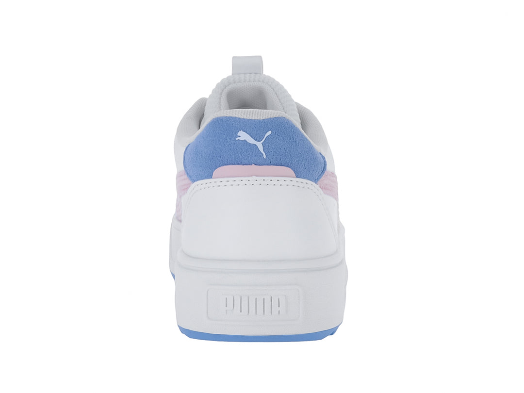 Tenis PUMA blancos con franja rosa de pana y suela azul de plataforma.
