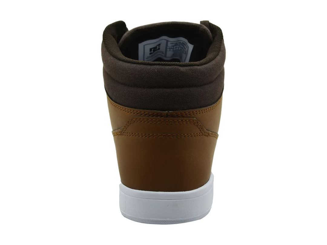 Tenis botín DC Shoes color marrón con suela blanca y cuello oscuro.