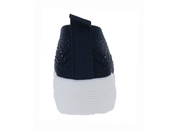 Zapato deportivo slip-on color azul marino con detalles brillantes y suela blanca.