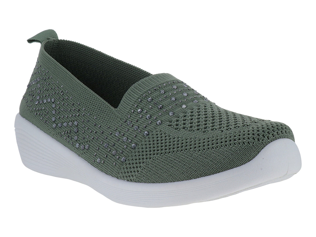 Zapato deportivo slip-on color verde con detalles brillantes y suela blanca.