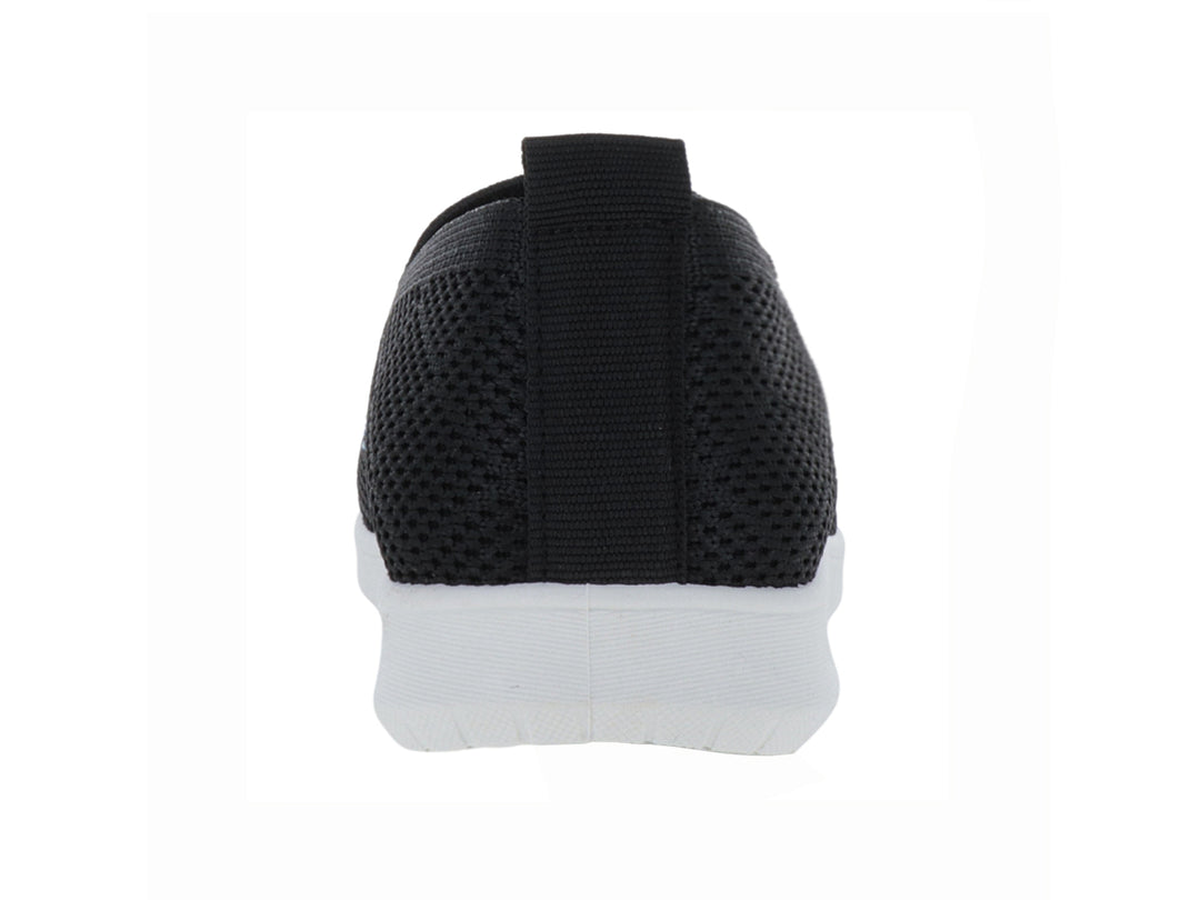 Zapato deportivo infantil negro de tela con detalles brillantes en la punta y suela blanca.