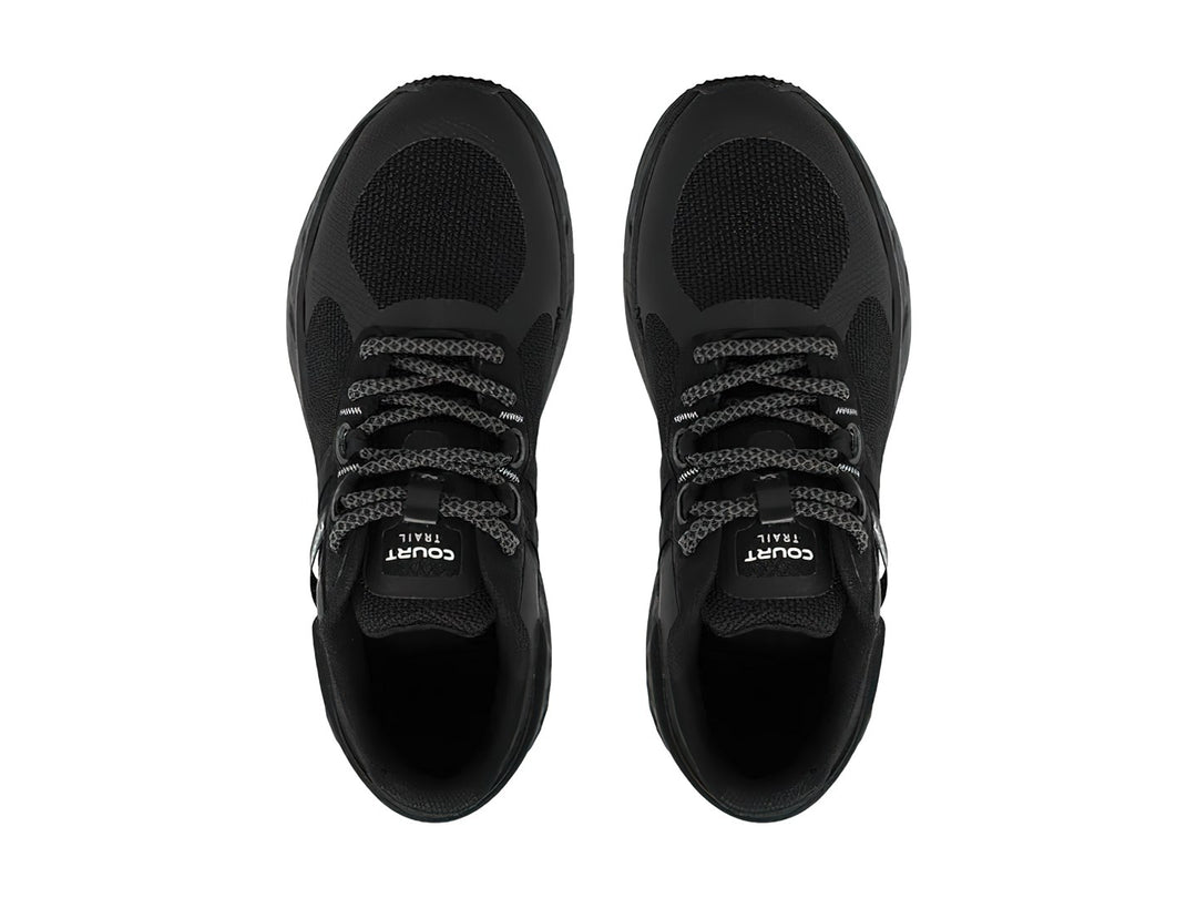 Tenis de baloncesto marca COURT color negro con suela gruesa y tejido transpirable.