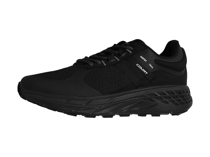 Tenis de baloncesto marca COURT color negro con suela gruesa y tejido transpirable.
