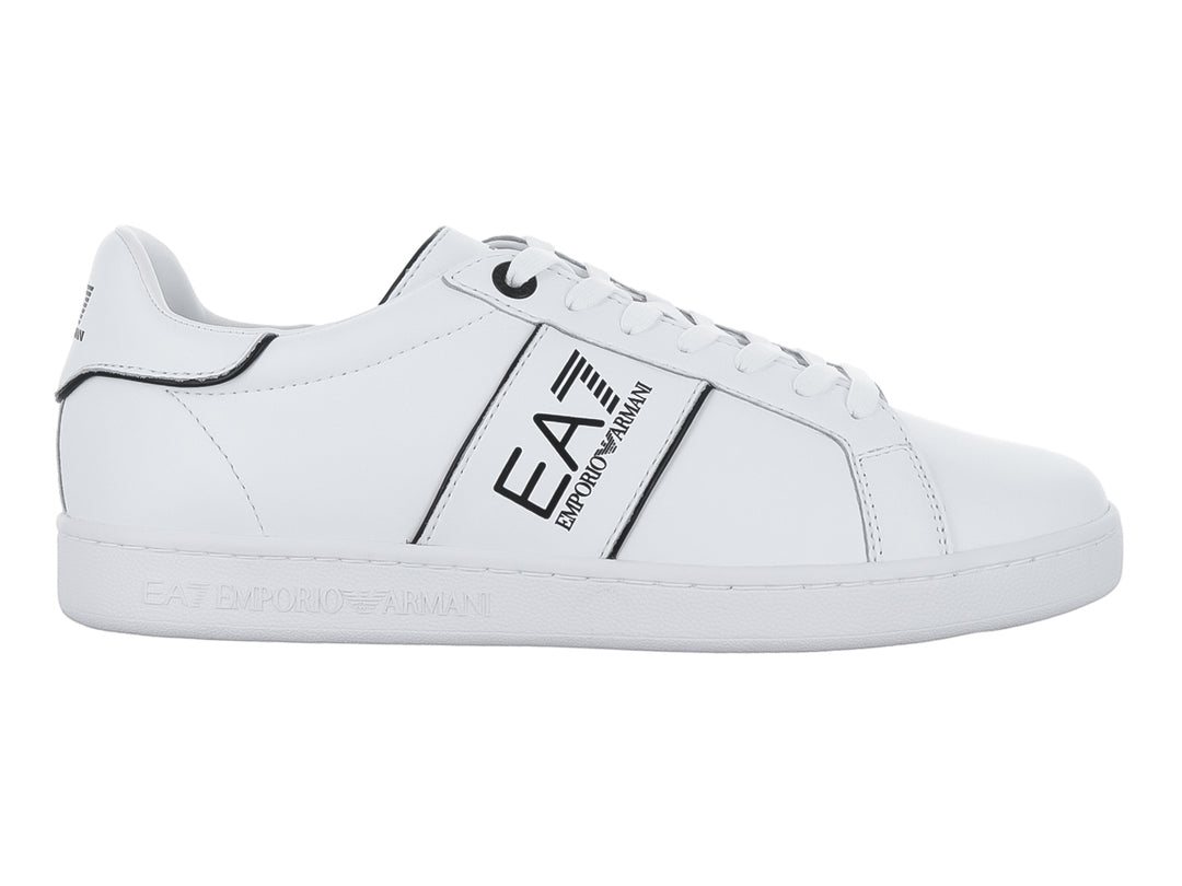 Tenis blancos Emporio Armani con logotipo EA7 en negro y suela blanca.