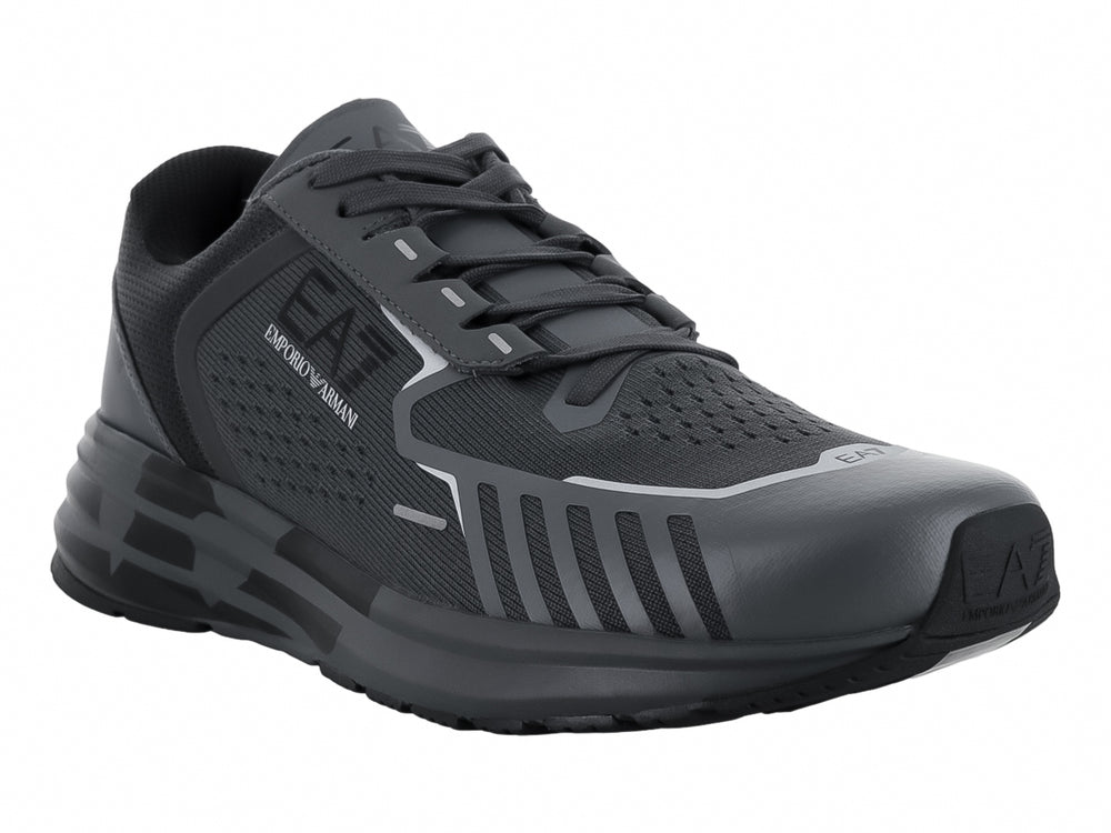 Tenis deportivos Emporio Armani para hombre en color negro con detalles en gris y suela robusta.