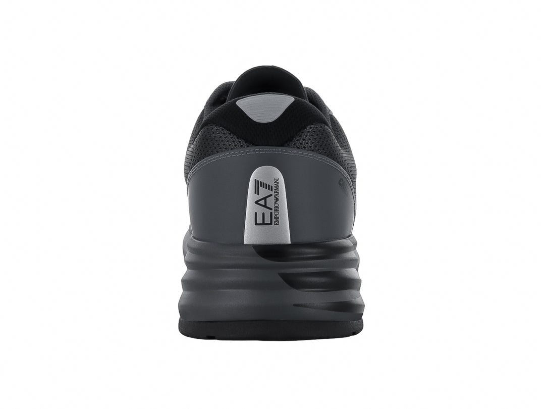 Tenis deportivos Emporio Armani para hombre en color negro con detalles en gris y suela robusta.