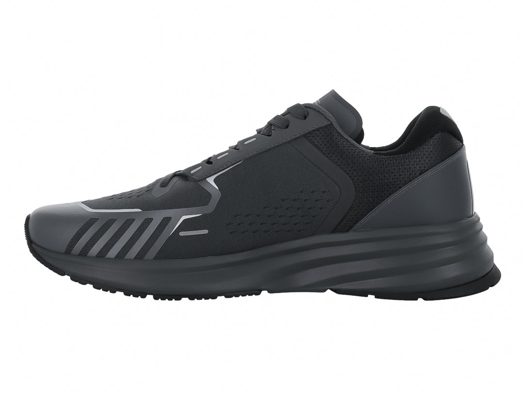 Tenis deportivos Emporio Armani para hombre en color negro con detalles en gris y suela robusta.