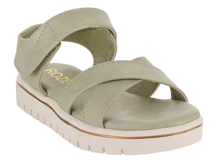 Sandalia para niña color verde con suela blanca de plataforma y correas ajustables.