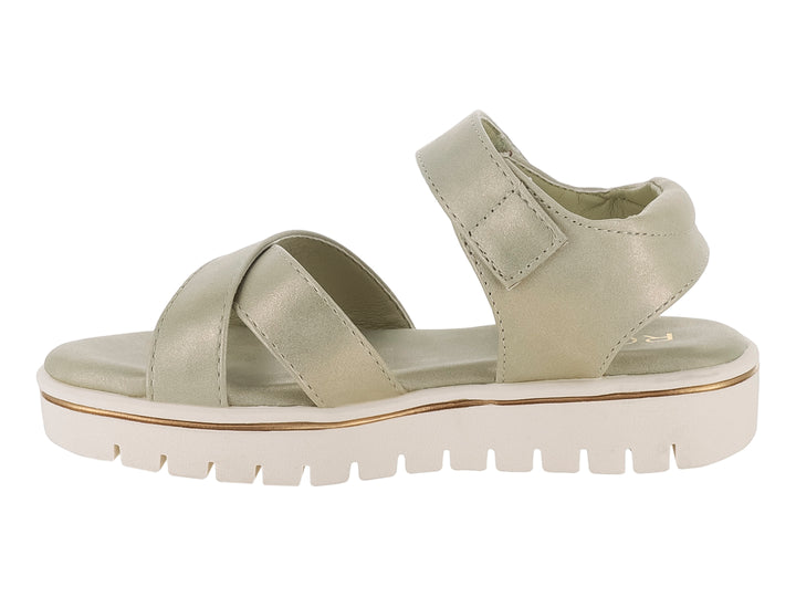 Sandalia para niña color verde con suela blanca de plataforma y correas ajustables.