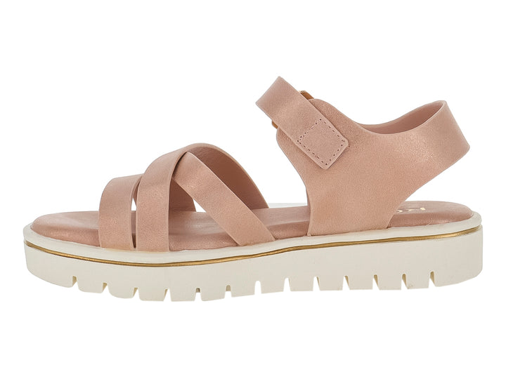 Sandalia color nude para niña con tiras cruzadas, hebilla ajustable y suela blanca de plataforma dentada.