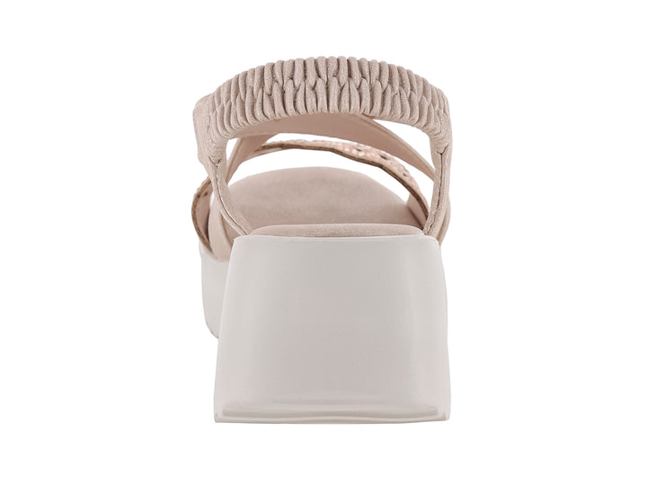 Sandalia de plataforma color rosa claro con correas y adorno brillante frontal.